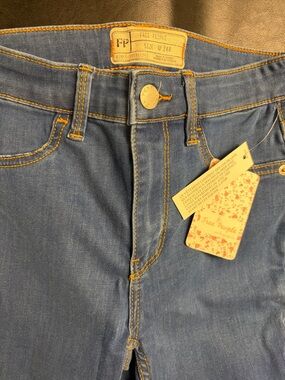 Free People Blue High-Rise Jeans size 24 NWT